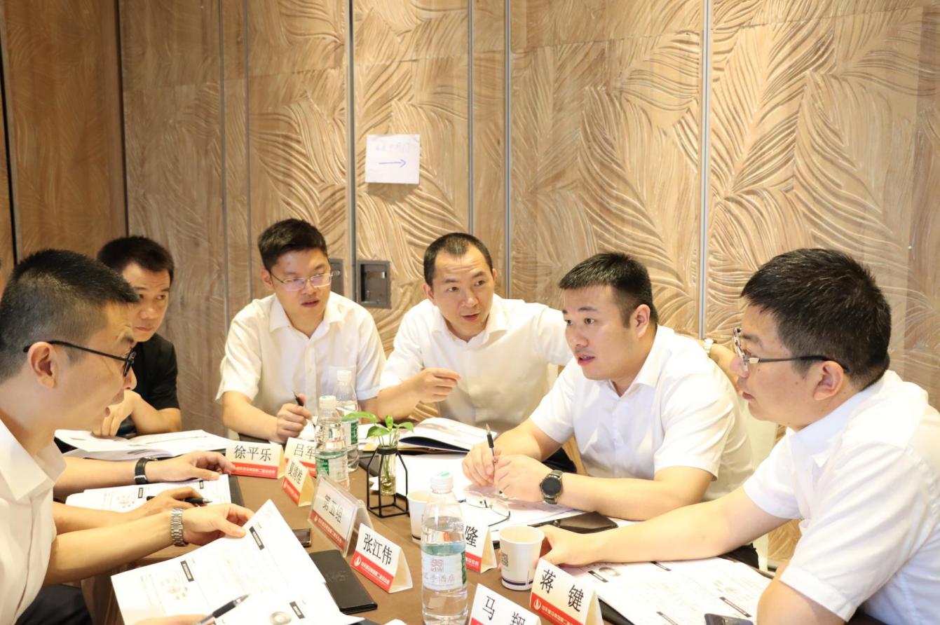 2021年6月25日-26日，尊龙凯时二建组织开展了2021年中高层主管执行力培训。本次培训特邀清华、北大、上海交大总裁班讲师，中国企业家协会特聘高级讲师许晋老师进行授课。